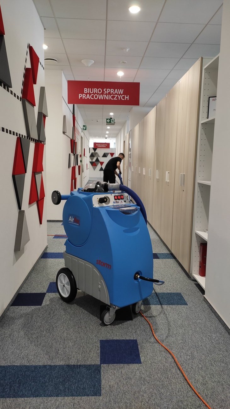 Profesjonalny ekstraktor Storm do prania wykładzin biurowych, Warszawa